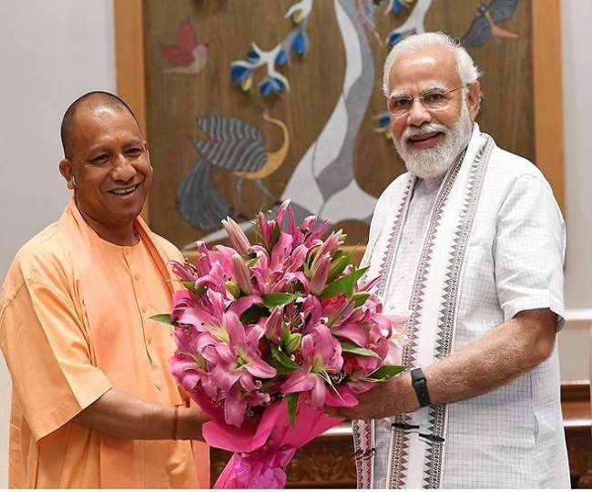 चुनाव में जीत के बाद पहली मुलाकात में पीएम मोदी ने कहा, यूपी को नई ऊंचाइयों पर ले जाएंगे योगी आदित्यनाथ