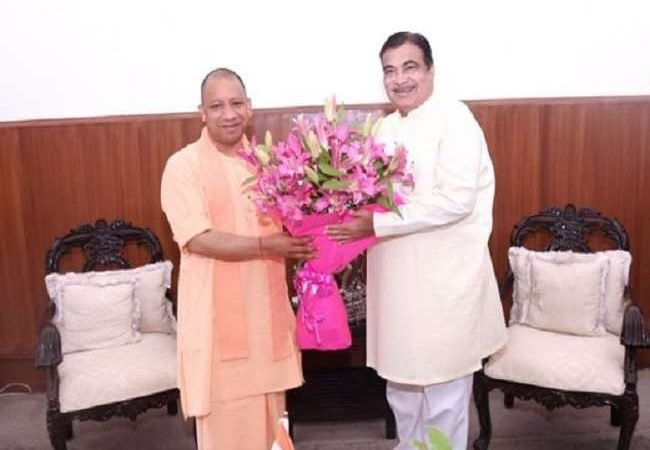 मुख्यमंत्री योगी आदित्यनाथ ने नई दिल्ली में नितिन गडकरी से की मुलाकात, आज तय हो सकती है शपथ ग्रहण की तारीख