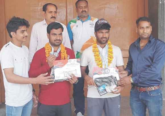 पदक विजेता खिलाडिय़ों का किया भव्य स्वागत