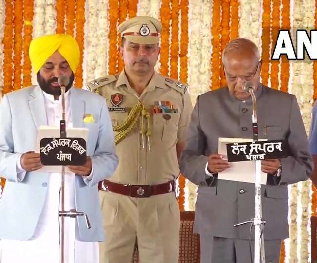 Bhagwant Mann Oath Ceremony : भगवंत मान ने ली सीएम पद की शपथ, चारों ओर पीली पगड़ियों की बाढ़