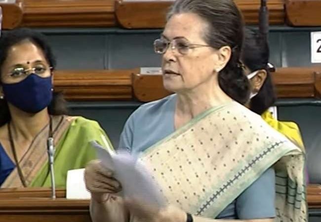 सोनिया गांधी ने लोकसभा में कहा- सत्ता की मिलीभगत से सामाजिक सौहार्द्र बिगाड़ रहा सोशल मीडिया, यह लोकतंत्र के लिए खतरा
