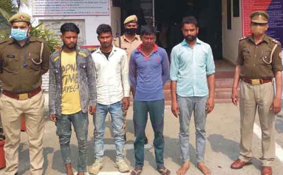 सार्वजनिक स्थान पर जुआ खेलते चार आरोपी किए गिरफ्तार