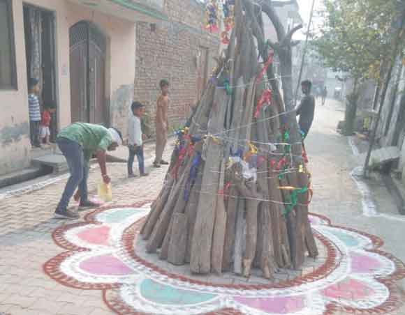 होलियों को निगम ने रंगोलियों से सजाया