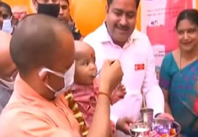 मुख्यमंत्री योगी आदित्यनाथ ने गोरखपुर से किया पोलियो अभियान का शुभारंभ, आज से यूपी में 3.40 करोड़ बच्चों को पिलाई जाएगी दो बूंद जिंदगी की