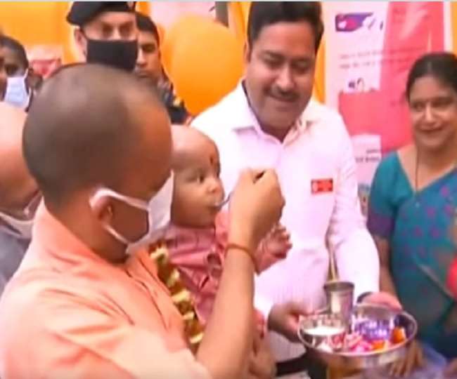 मुख्यमंत्री योगी आदित्यनाथ ने गोरखपुर से किया पोलियो अभियान का शुभारंभ, आज से यूपी में 3.40 करोड़ बच्चों को पिलाई जाएगी दो बूंद जिंदगी की