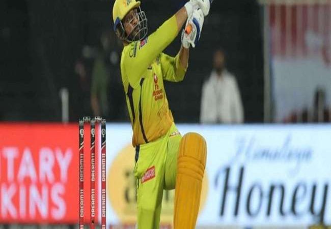 IPL 2022: आइपीएल के आखिरी ओवर में सबसे ज्यादा छक्के लगाने का रिकार्ड है एम एस धौनी के नाम