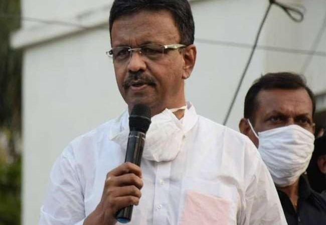 कोलकाता के मेयर फिरहाद हकीम का विवादस्पद बयान- गोली-कारतूस नहीं रहेंगे, तो फिर पुलिस और कोर्ट नहीं होंगे