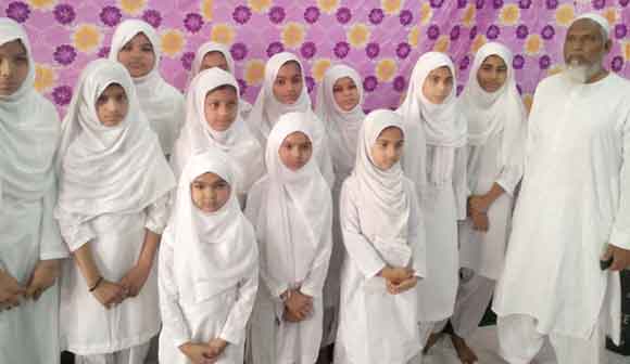 कुरान हिफ्ज करने वाले बच्चों की दस्तारबंदी की