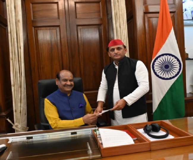 सपा अध्यक्ष अखिलेश यादव और आजम खान का लोकसभा की सदस्यता से इस्तीफा, विधायक बने रहेंगे