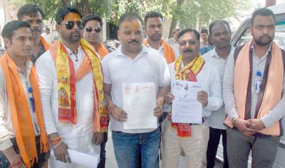 मदनी परिवार की सम्पत्ति की जांच को लेकर सौंपा ज्ञापन