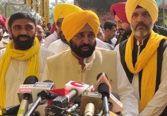 सीएम भगवंत मान का बड़ा कदम, भ्रष्टाचार के खिलाफ हेल्पलाइन नंबर 95012 00200 जारी, सीधे भेज सकते हैं शिकायत