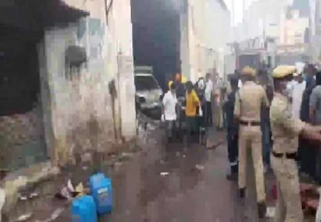 तेलंगाना: हैदराबाद में कबाड़ की दुकान में लगी भीषण आग, 11 लोगों की झुलसकर मौत