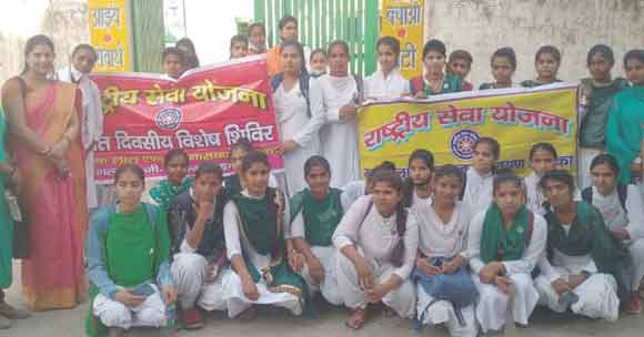 रैली निकालकर ग्रामीणों को किया स्वच्छता के प्रति जागरूक