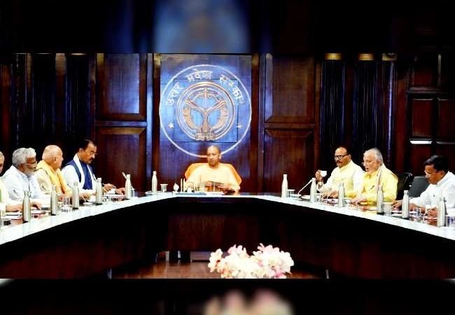 सीएम योगी आदित्यनाथ ने लगाई मंत्रियों की पाठशाला, मंत्रियों के कामकाज में न रहे परिवार का हस्तक्षेप