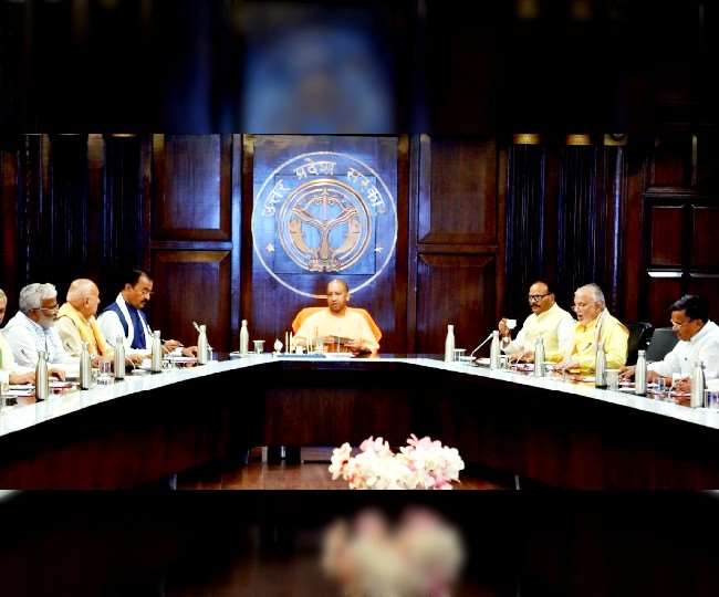 सीएम योगी आदित्यनाथ ने लगाई मंत्रियों की पाठशाला, मंत्रियों के कामकाज में न रहे परिवार का हस्तक्षेप