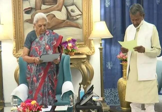 राज्यपाल आनंदीबेन पटेल ने रामपति शास्त्री को दिलाई प्रोटेम स्पीकर पद की शपथ, 28 व 29 को विधायकों की शपथ