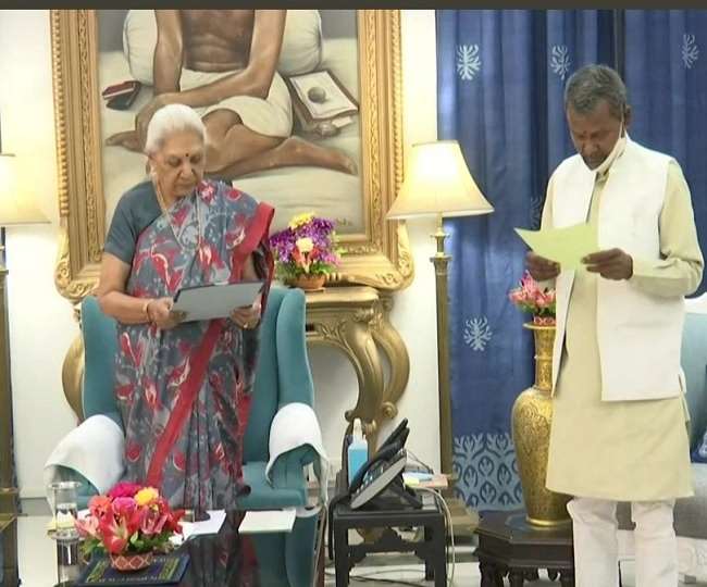 राज्यपाल आनंदीबेन पटेल ने रामपति शास्त्री को दिलाई प्रोटेम स्पीकर पद की शपथ, 28 व 29 को विधायकों की शपथ