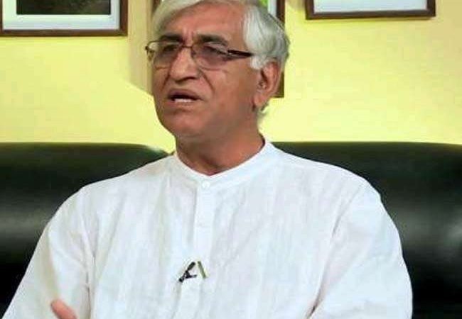 बेटी के शव को कंधे पर लादकर पैदल चला पिता, वीडियो वायरल होने पर स्वास्थ्य मंत्री टीएस सिंह ने जांच का दिया आदेश