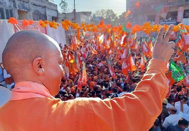 UP Election 2022: एक ही नारा एक ही नाम…भगवाधारी जय श्रीराम, सीएम योगी के रोड-शो में नारों से गूंजा गोरखपुर