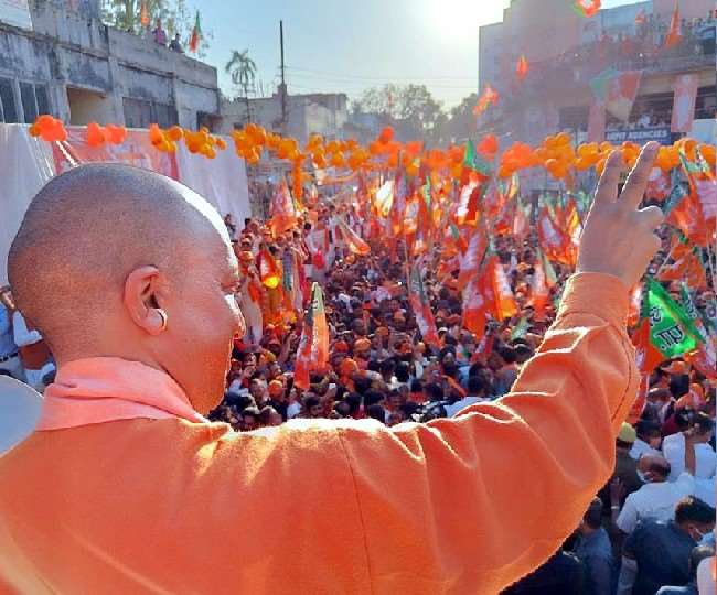 UP Election 2022: एक ही नारा एक ही नाम…भगवाधारी जय श्रीराम, सीएम योगी के रोड-शो में नारों से गूंजा गोरखपुर