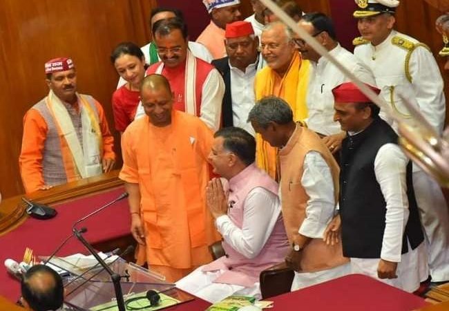 सतीश महाना निर्विरोध उत्तर प्रदेश विधानसभा अध्यक्ष चुने गए, सीएम योगी के साथ उन्‍हें कुर्सी तक ले गए अखिलेश यादव