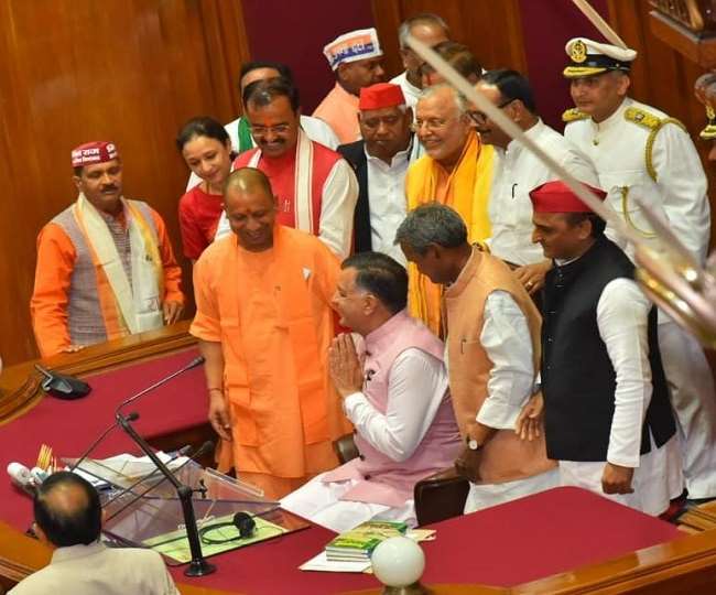 सतीश महाना निर्विरोध उत्तर प्रदेश विधानसभा अध्यक्ष चुने गए, सीएम योगी के साथ उन्हें कुर्सी तक ले गए अखिलेश यादव