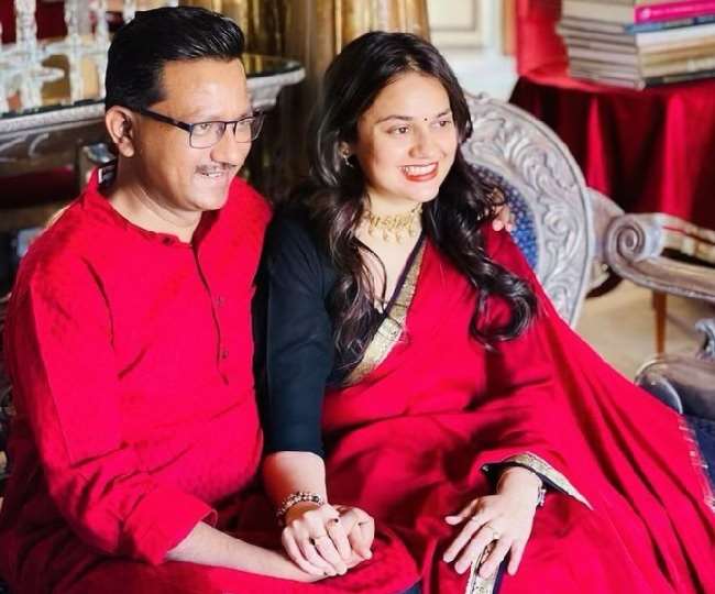 टीना डाबी फिर करेंगी शादी, सगाई की तस्वीर पोस्ट कर लिखा- ‘वो मुस्‍कान पहन रही हूं, जो तुम दे रहे हो’