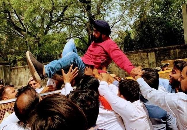 अरविंद केजरीवाल के घर के बाहर भाजपा का प्रदर्शन, हिरासत में लिए गए सांसद तेजस्वी सूर्या समेत कई नेता