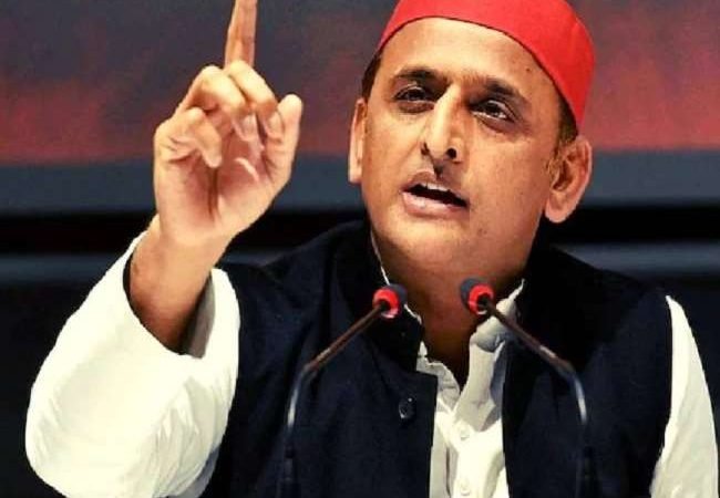 अखि‍लेश यादव ने यूपी बोर्ड 12वीं का अंग्रेजी का प्रश्‍नपत्र लीक होने के मामले में बोला हमला, कहा- पेपर लीक करवाने का व्यवसाय बदस्तूर जारी