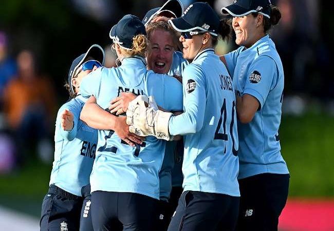 ICC Women’s World Cup 2022: दक्षिण अफ्रीका को 137 रनों से हराकर वर्ल्ड कप के फाइनल में पहुंची इंग्लैंड