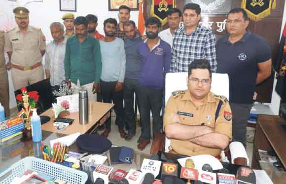 पुलिस ने दबोचे छह शातिर चोर, लाखों रूपए की कीमत का सामान बरामद