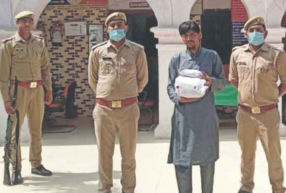 पुलिस ने किया अवैध चरस का जखीरा बरामद, एक आरोपी गिरफ्तार
