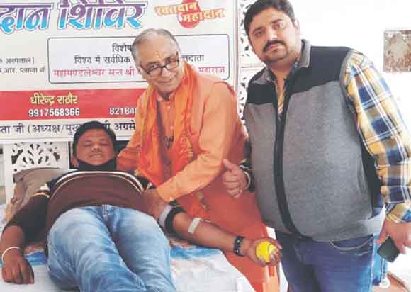 शिविर में युवाओं ने किया स्वैच्छिक रक्तदान