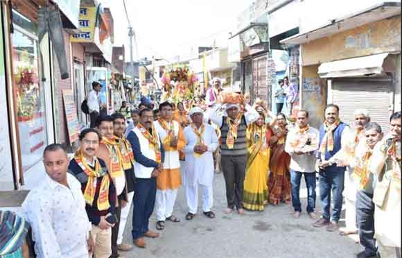 श्रीमद् भागवत कथा के शुभारंभ अवसर पर मंगल कलश यात्रा का किया गया आयोजन