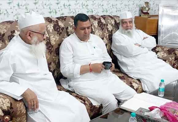 दारुल उलूम पर आतंकवाद का आरोप लगाने वाले अज्ञानी: सैफी