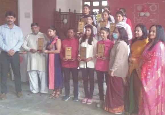 विजेता खिलाडिय़ों को किया पुरस्कृत