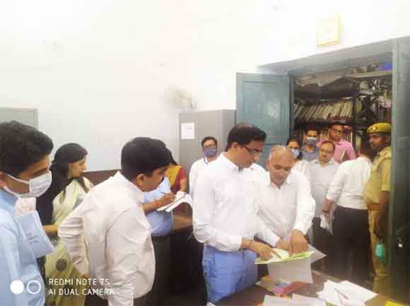 मण्डलायुक्त द्वारा कलेक्ट्रेट सहारनपुर का किया गया वार्षिक निरीक्षण