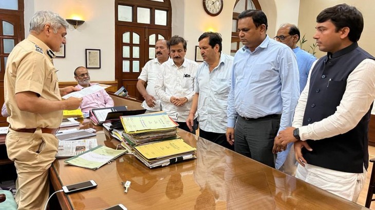 मुंबई : मस्जिदों में लाउडस्पीकर से दिक्कत, पुलिस कमिश्नर से मिला BJP प्रतिनिधिमंडल