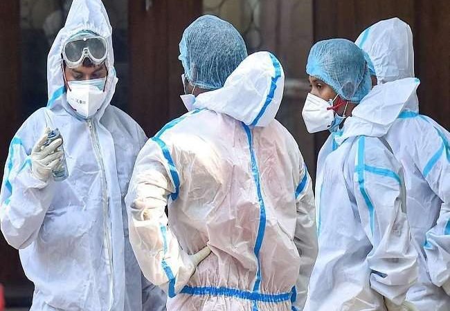 देश में एक हफ्ते बाद फिर बढ़े कोरोना के मामले, 24 घंटे में 1335 नए केस, 52 लोगों की मौत