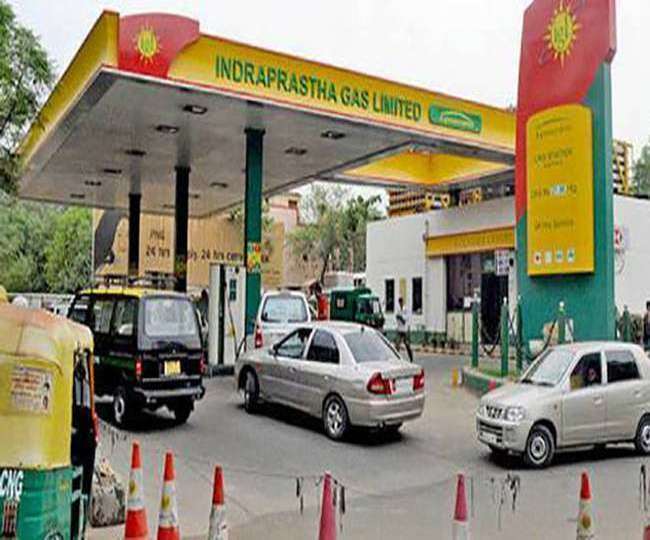 CNG Price Hike: दिल्ली के लोगों पर महंगाई का ट्रिपल अटैल, पेट्रोल-डीजल संग CNG के भी बढ़े दाम