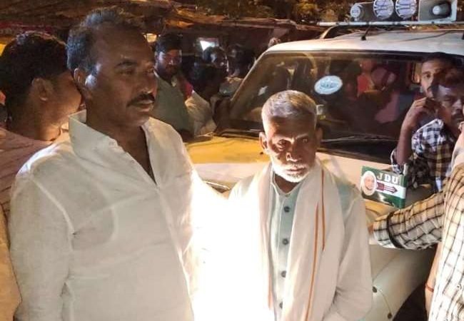 बिहार में एमएलसी उम्मीदवार रईस खान के काफिले पर एके-47 से अंधाधुंध फायरिंग; एक की मौत, चार घायल