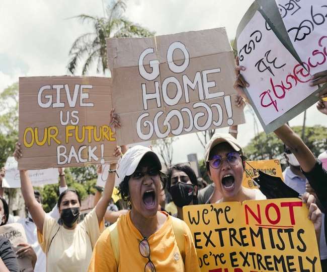 अल्पमत में आने के बाद श्रीलंका में राष्ट्रपति ने वापस लिया आपातकाल, सत्तारूढ़ गठबंधन के 50 से ज्यादा सांसदों ने सरकार से किया किनारा