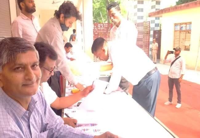 MLC Chunav 2022: सहारनपुर में एमएलसी चुनाव के लिए पोलिंग पार्टियां रवाना, 22 स्‍थानों पर होगी वोटिंग