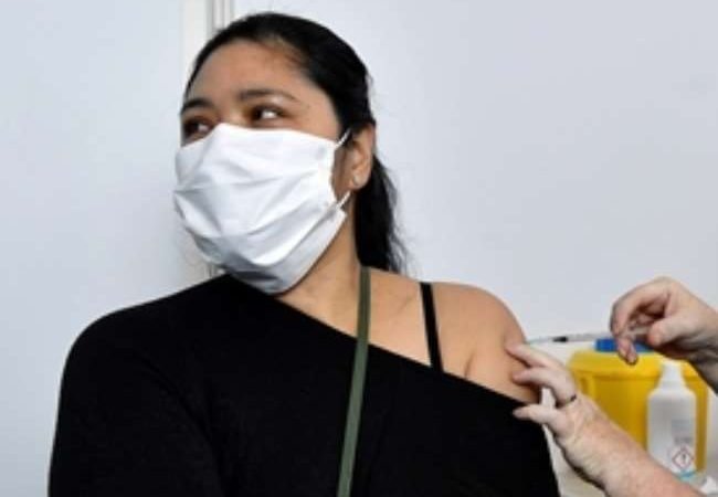 आज से सभी वयस्कों को लगेगी सतर्कता डोज; चुकाने होंगे 375 रुपये, सीरम और भारत बायोटेक ने घटाईं कीमतें