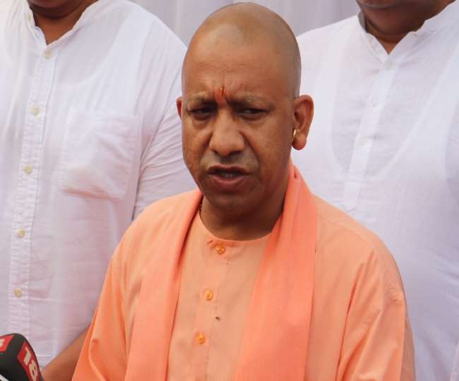 गोरखपुर में सीएम योगी आद‍ित्‍यनाथ की बड़ी घोषणा, पुनर्वास से पहले नहीं हटेगी गरीब की झोपड़ी