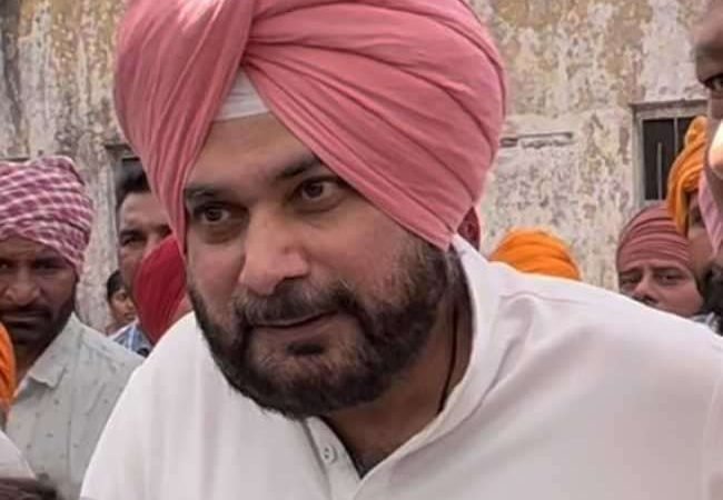 नवजोत सिंह सिद्धू को सेलिब्रिटी का चोला उतारना नहीं आया रास, प्रदेश प्रधान की भूमिका में रहे पूरी तरह फ्लाप