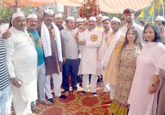 ढोल-ढमाकों के साथ निकाली सांई बाबा की भव्य पालकी