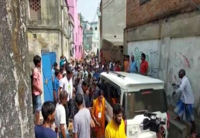 Bengal by Election Video: आसनसोल उपचुनाव के दौरान पथराव, भाजपा उम्मीदवार अग्निमित्रा पॉल के गाड़ी पर हमला