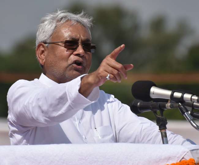 बाल-बाल बचे बिहार के मुख्यमंत्री नीतीश कुमार, नालंदा में सीएम के सामने किया धमाका