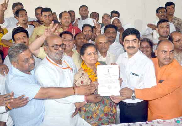 सहारनपुर मुजफ्फरनगर एमएलसी सीट चुनाव में वंदना वर्मा विजयी, भाजपाइयों ने मनाया जश्न